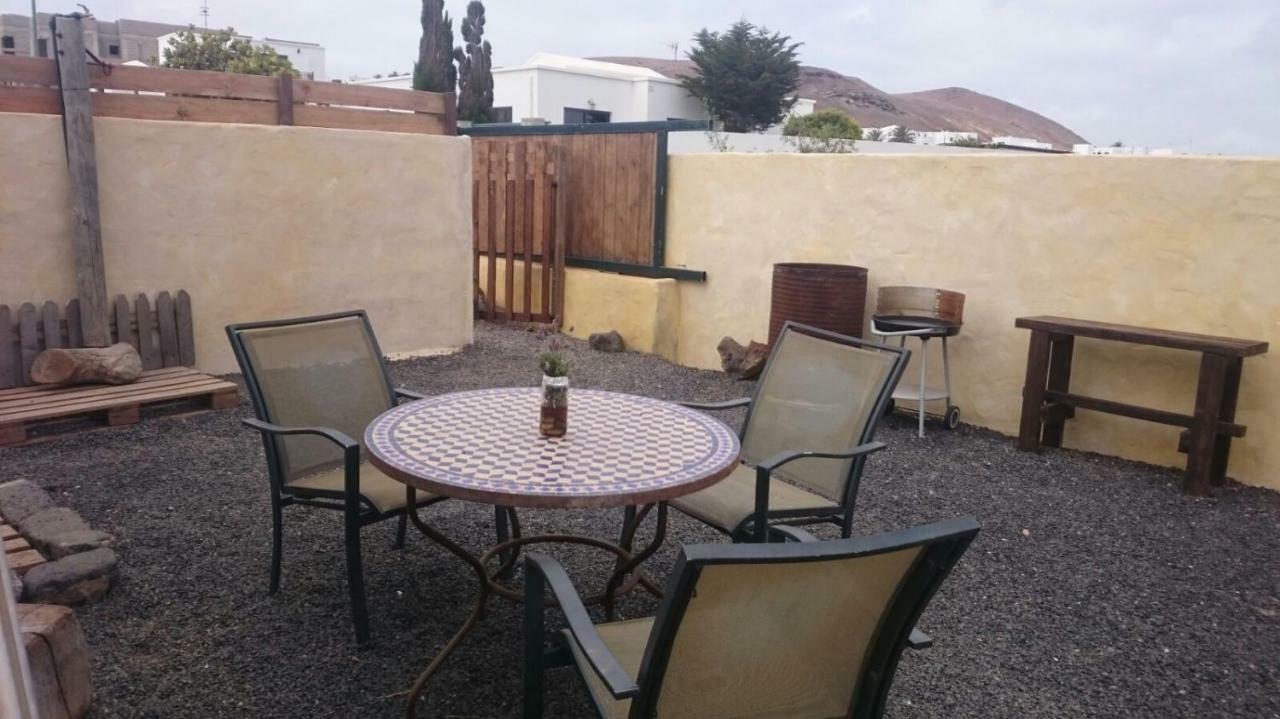Caravan Apartment Tinajo Luaran gambar
