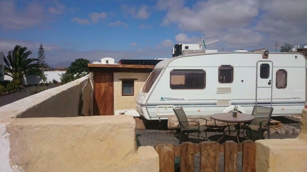 Caravan Apartment Tinajo Luaran gambar