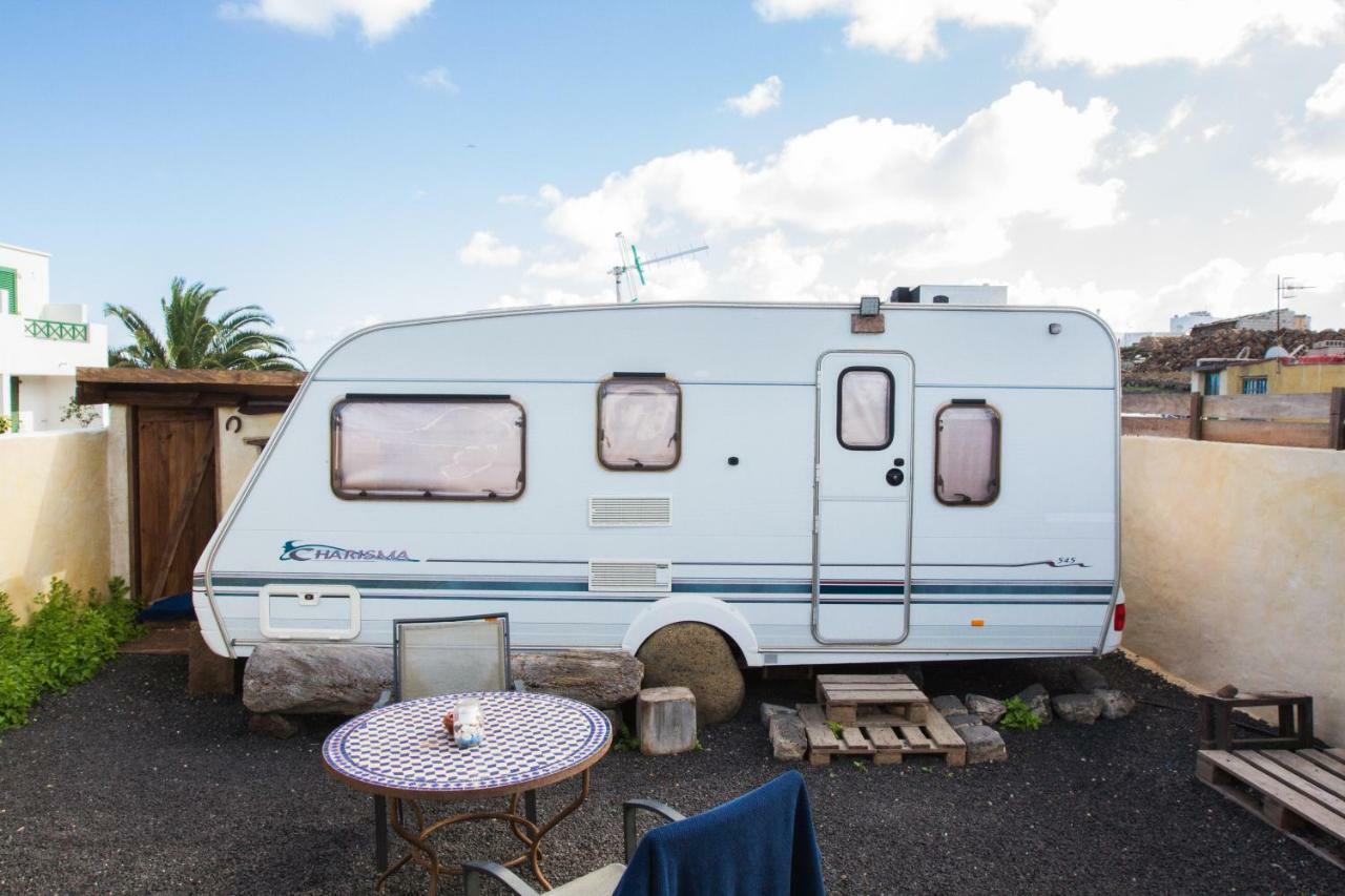 Caravan Apartment Tinajo Luaran gambar