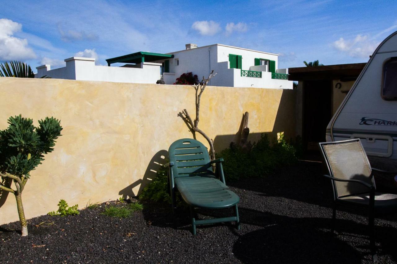 Caravan Apartment Tinajo Luaran gambar